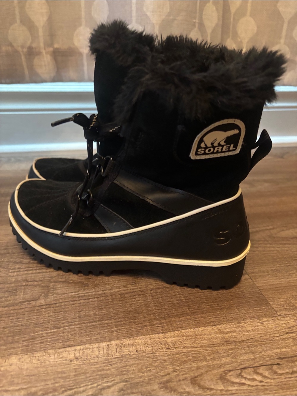 Sorel Black Faux-Fur Trim Waterproof Winter Boot